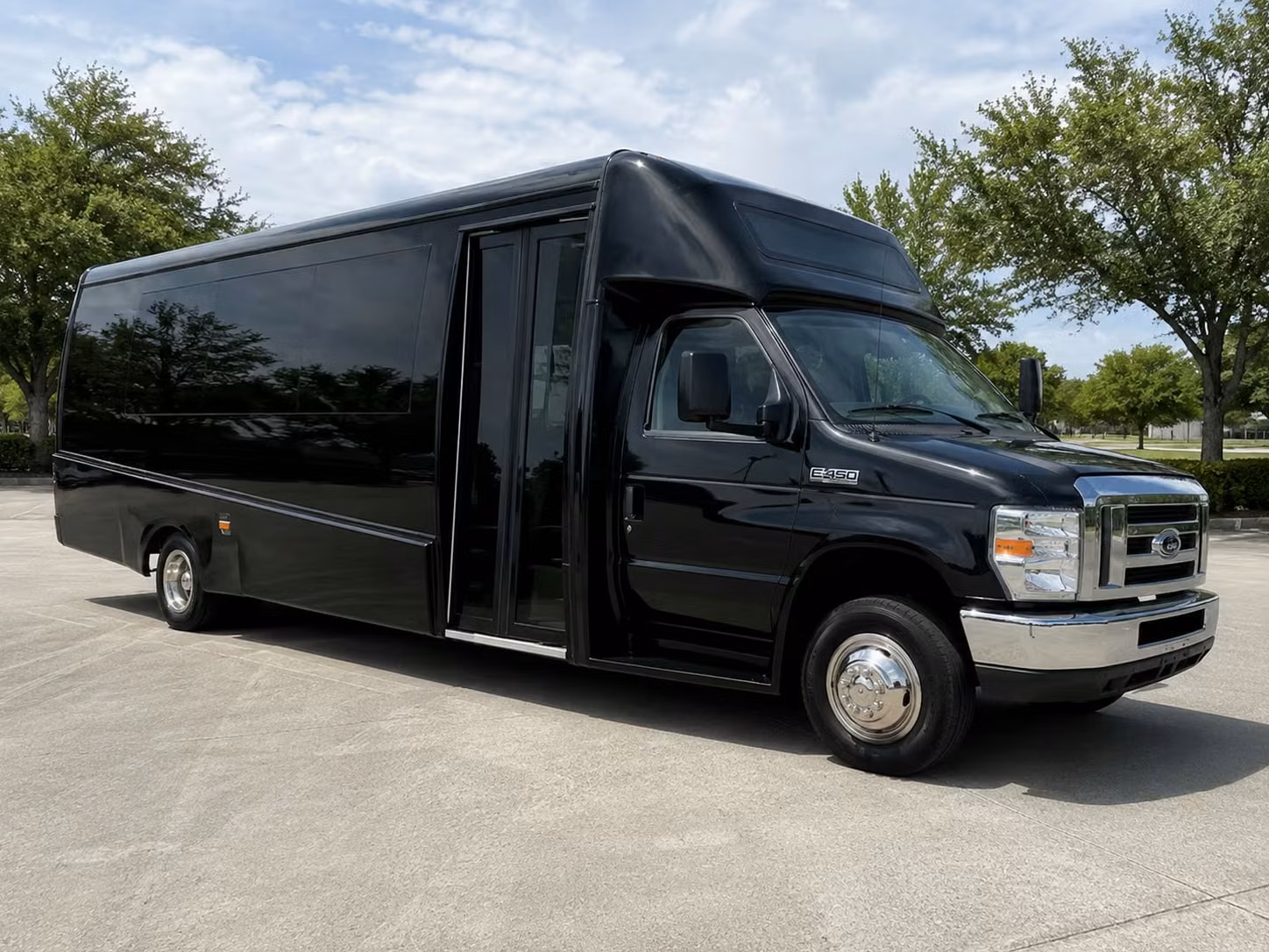 minibus and charter bus rentals for outdoor amphitheater shows near fort worth
